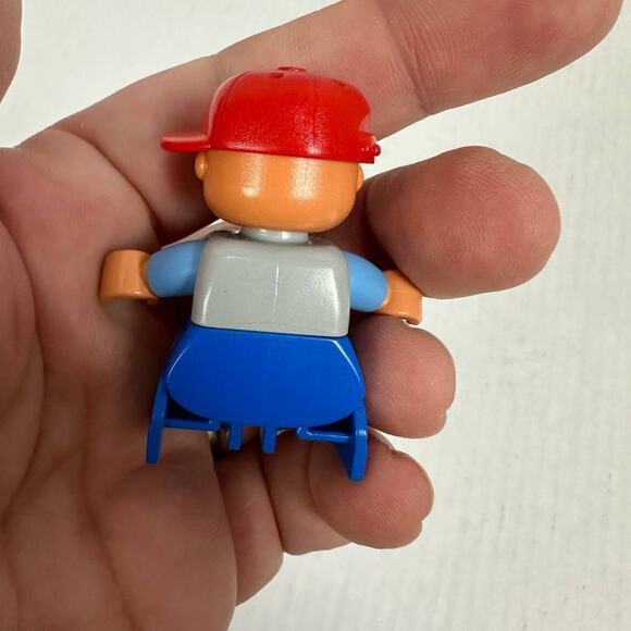 Duplo Child Boy Red Baseball Cap Hat Number 8 Shirt Figure Only LEGO - Picture 4 of 7